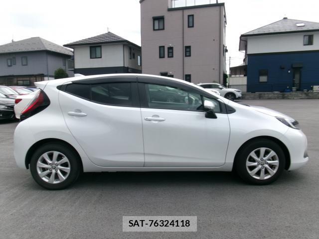 Toyota AQUA 2023-03 8361764-3