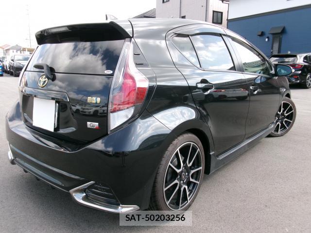 Toyota AQUA 2015-02 8361766-1
