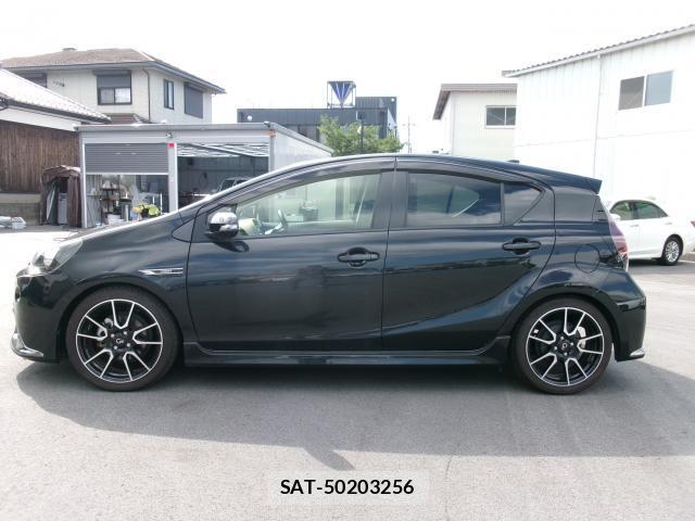 Toyota AQUA 2015-02 8361766-10