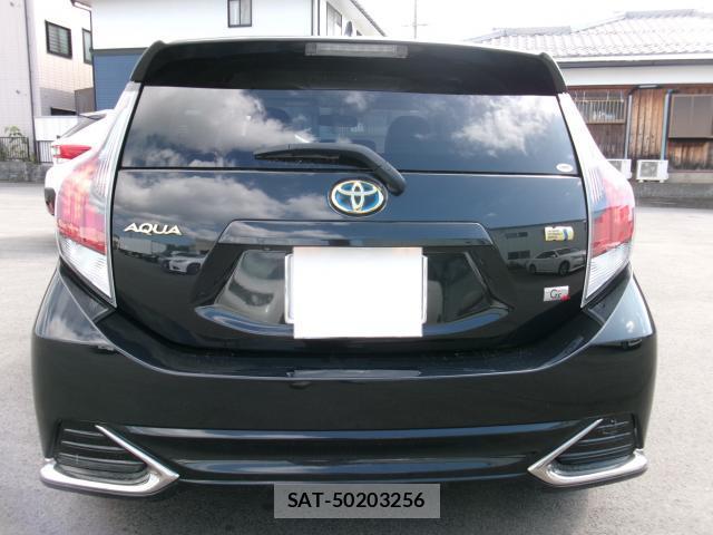 Toyota AQUA 2015-02 8361766-11