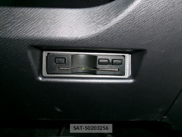 Toyota AQUA 2015-02 8361766-16