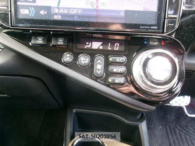 Toyota AQUA 2015-02 8361766-17