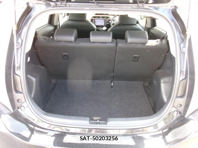 Toyota AQUA 2015-02 8361766-18