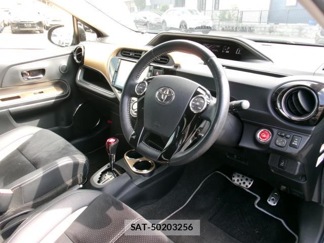 Toyota AQUA 2015-02 8361766-2