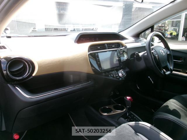 Toyota AQUA 2015-02 8361766-5
