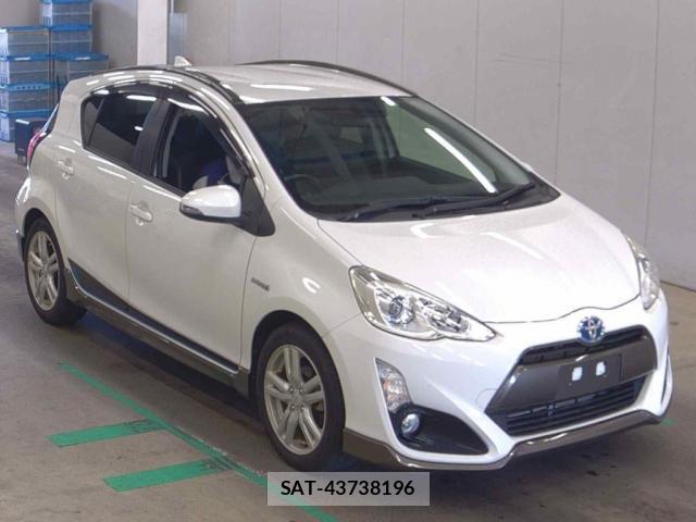 Toyota AQUA 2015-05 8361941-0