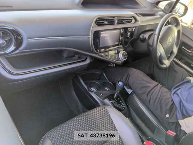 Toyota AQUA 2015-05 8361941-2