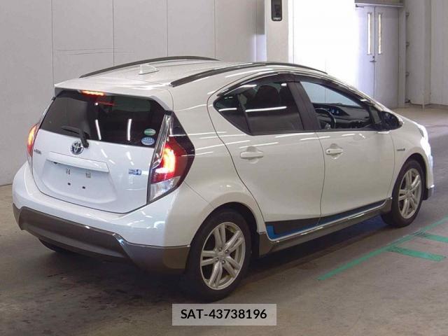 Toyota AQUA 2015-05 8361941-3