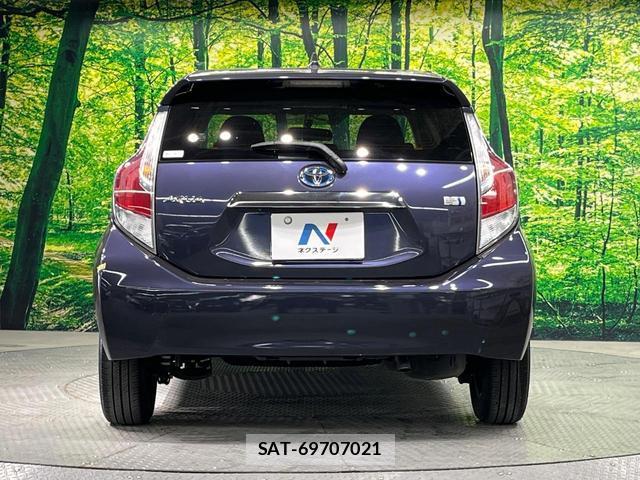 Toyota AQUA 2015-08 8361989-14