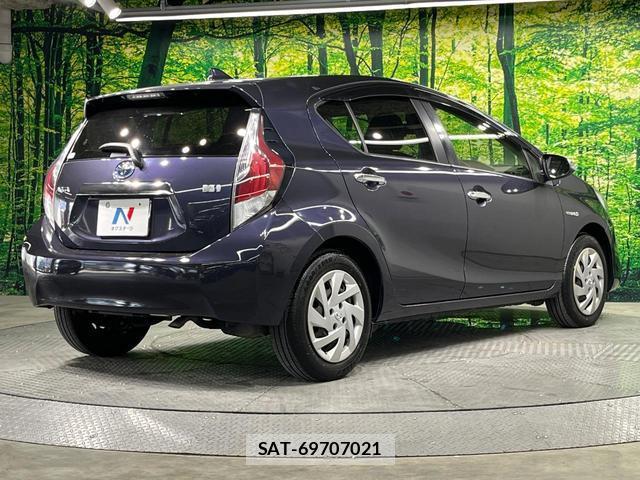 Toyota AQUA 2015-08 8361989-16