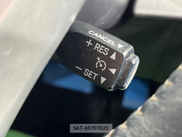 Toyota AQUA 2015-08 8361989-3