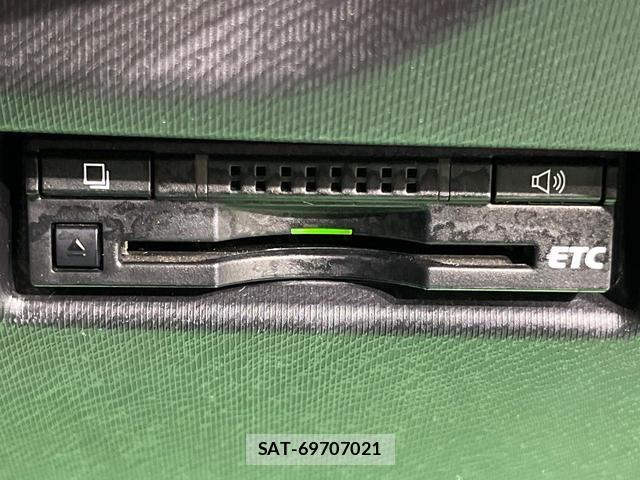Toyota AQUA 2015-08 8361989-4