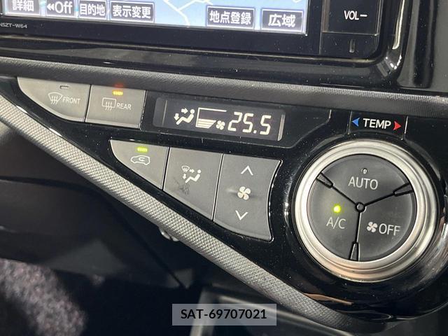 Toyota AQUA 2015-08 8361989-6
