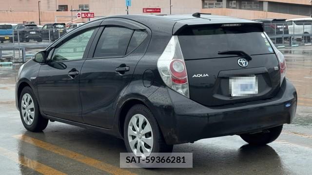 Toyota AQUA 2014-11 8362285-13