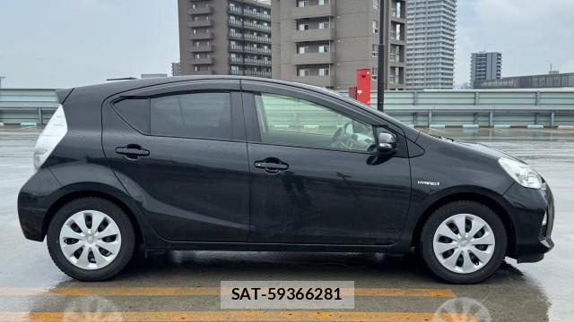 Toyota AQUA 2014-11 8362285-3