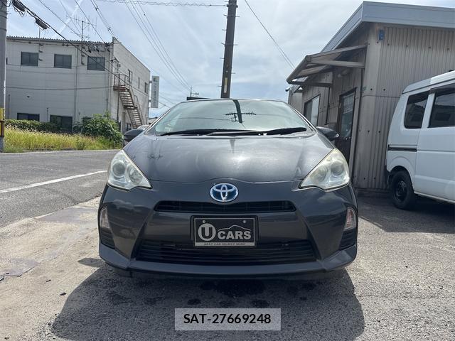 Toyota AQUA 2013-10 8362529-1