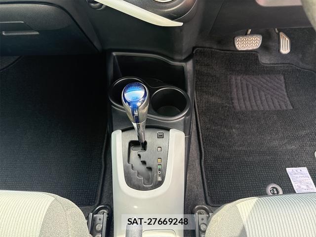 Toyota AQUA 2013-10 8362529-10