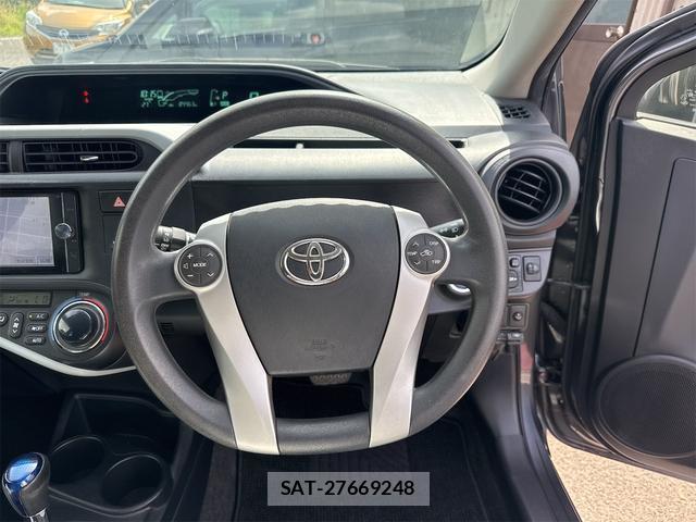 Toyota AQUA 2013-10 8362529-11