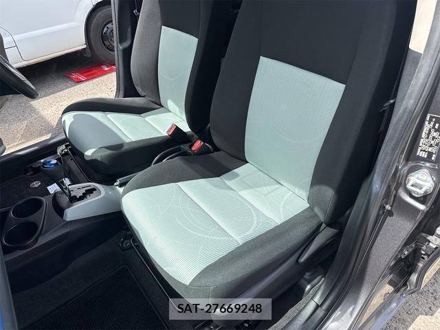 Toyota AQUA 2013-10 8362529-14