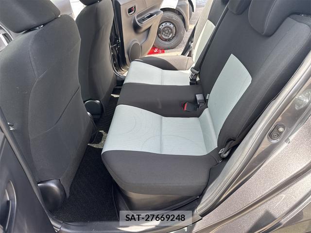 Toyota AQUA 2013-10 8362529-16
