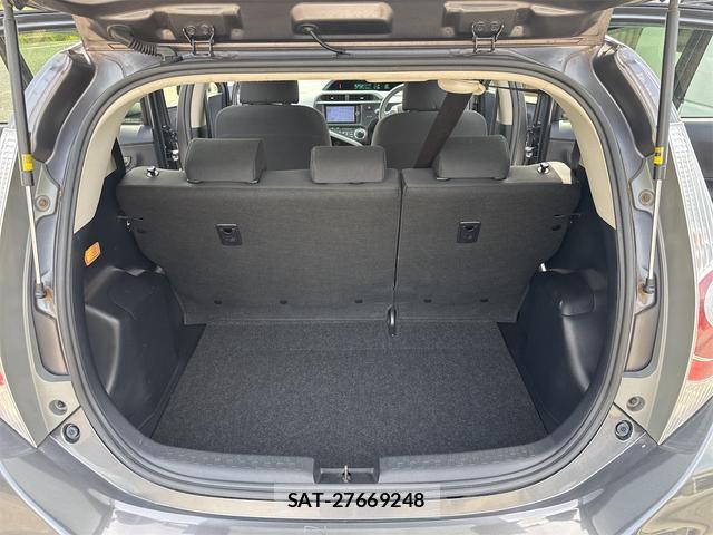 Toyota AQUA 2013-10 8362529-17