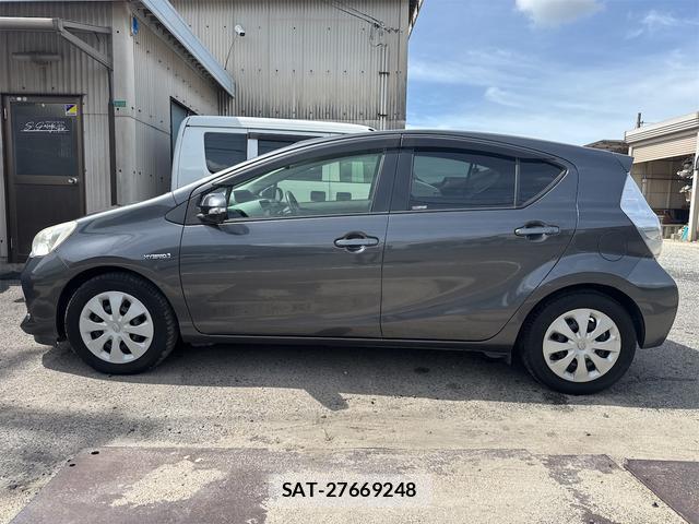 Toyota AQUA 2013-10 8362529-4