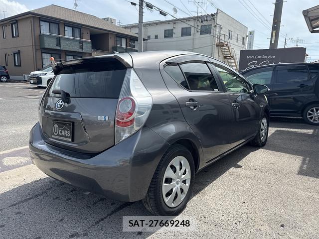 Toyota AQUA 2013-10 8362529-7