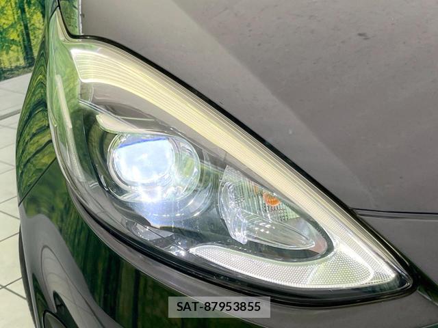 Toyota AQUA 2017-08 8362536-11