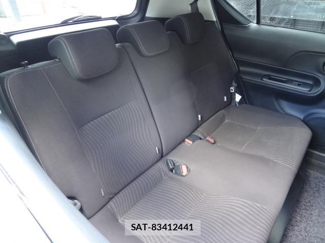 Toyota AQUA 2017-08 8362636-10