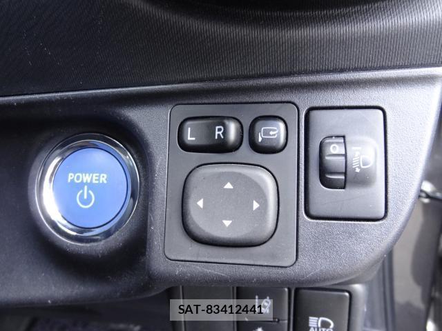 Toyota AQUA 2017-08 8362636-5