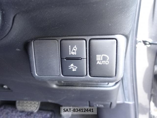 Toyota AQUA 2017-08 8362636-6
