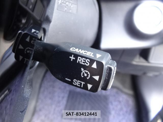 Toyota AQUA 2017-08 8362636-7