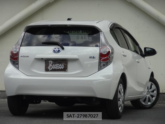 Toyota AQUA 2014-02 8362640-1