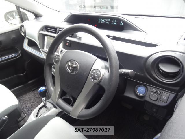 Toyota AQUA 2014-02 8362640-12