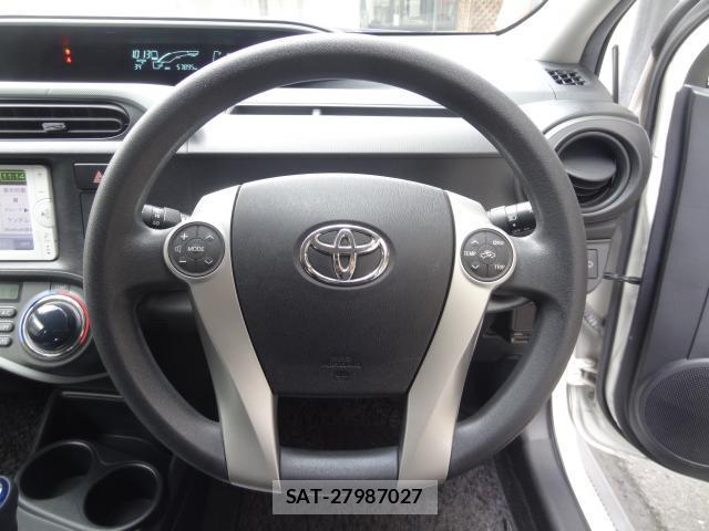 Toyota AQUA 2014-02 8362640-16