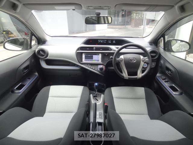 Toyota AQUA 2014-02 8362640-2