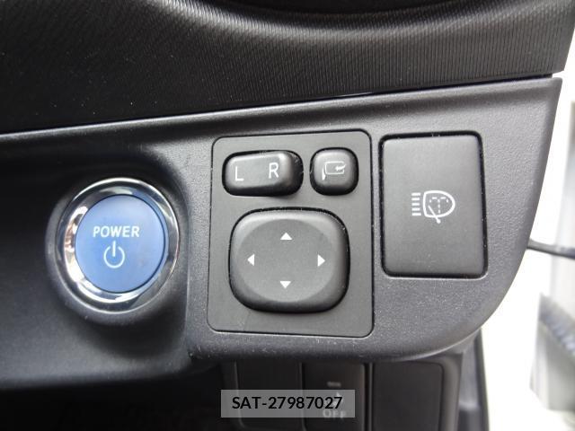 Toyota AQUA 2014-02 8362640-7