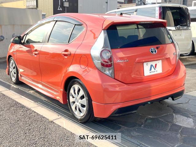 Toyota AQUA 2013-08 8362696-11