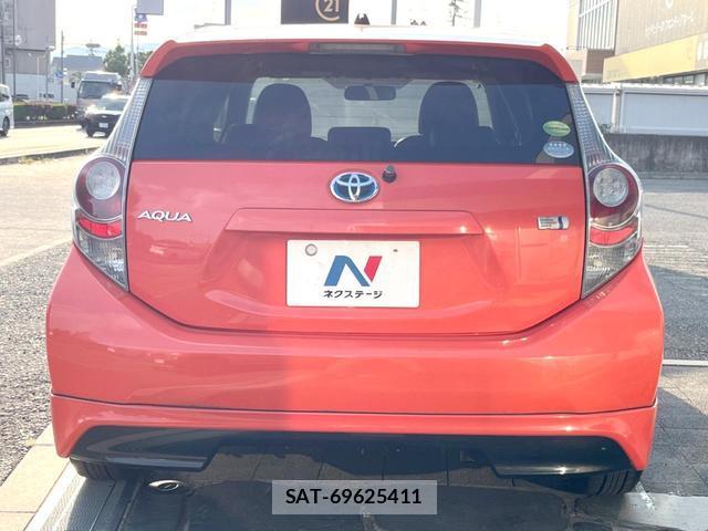 Toyota AQUA 2013-08 8362696-13