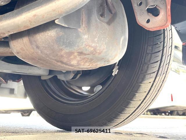Toyota AQUA 2013-08 8362696-19