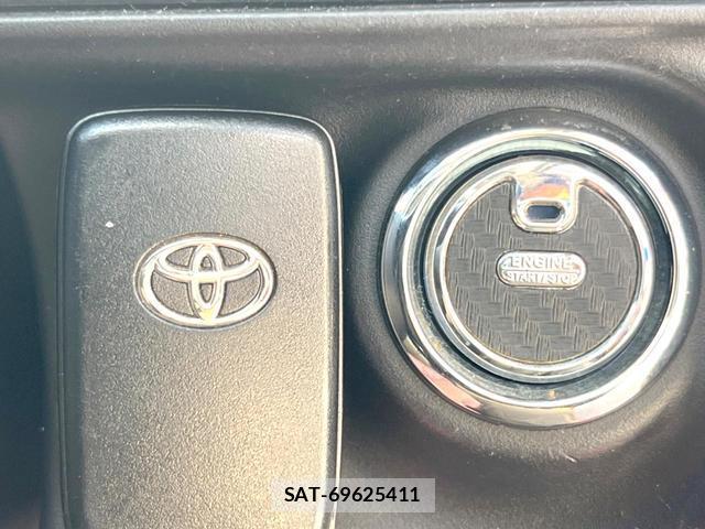 Toyota AQUA 2013-08 8362696-3