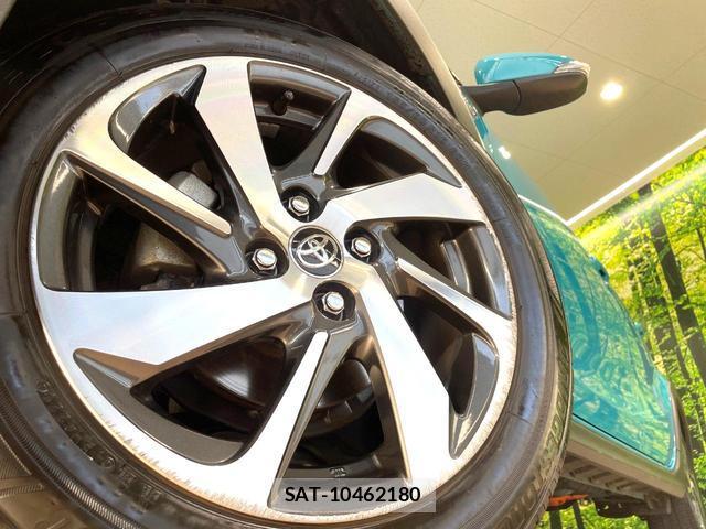 Toyota AQUA 2017-10 8362930-12