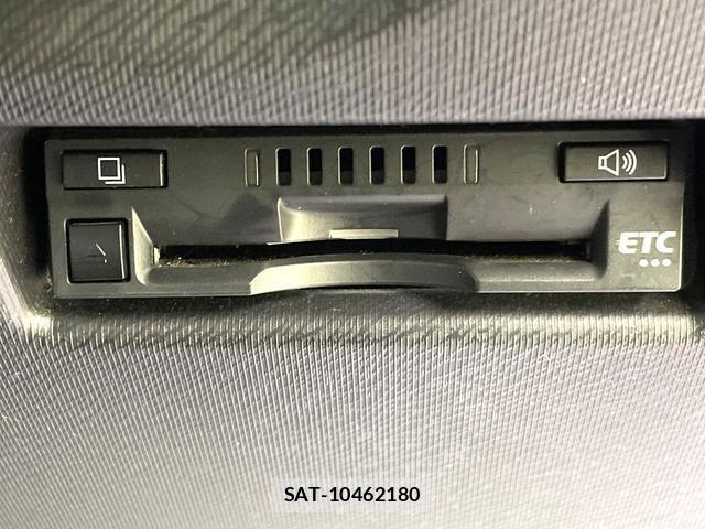 Toyota AQUA 2017-10 8362930-5