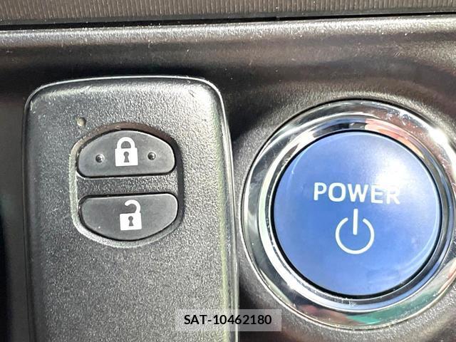 Toyota AQUA 2017-10 8362930-6