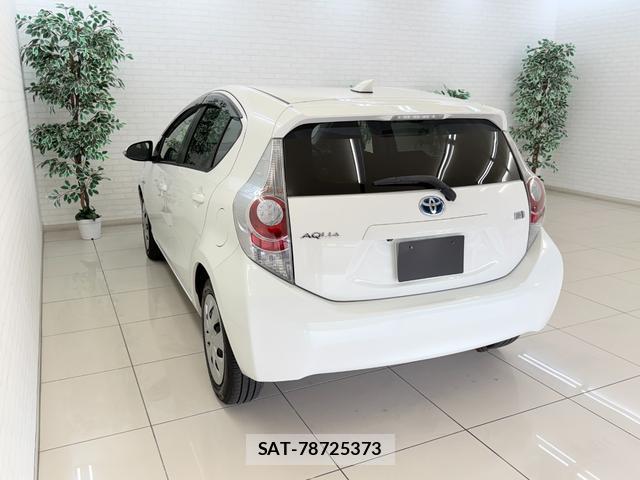 Toyota AQUA 2014-06 8362944-13