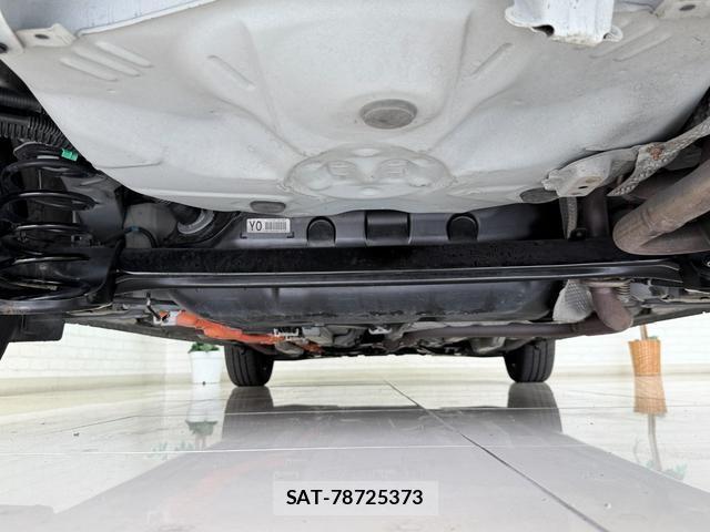 Toyota AQUA 2014-06 8362944-17