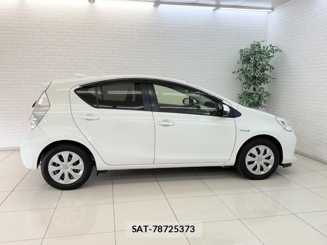 Toyota AQUA 2014-06 8362944-3