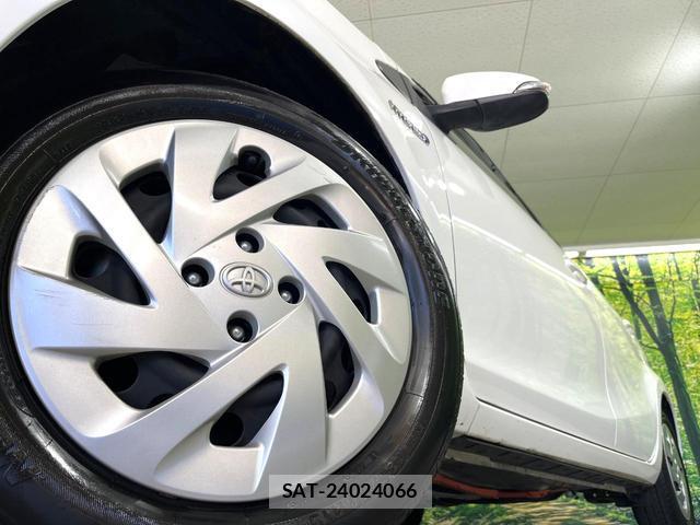 Toyota AQUA 2019-06 8363008-12
