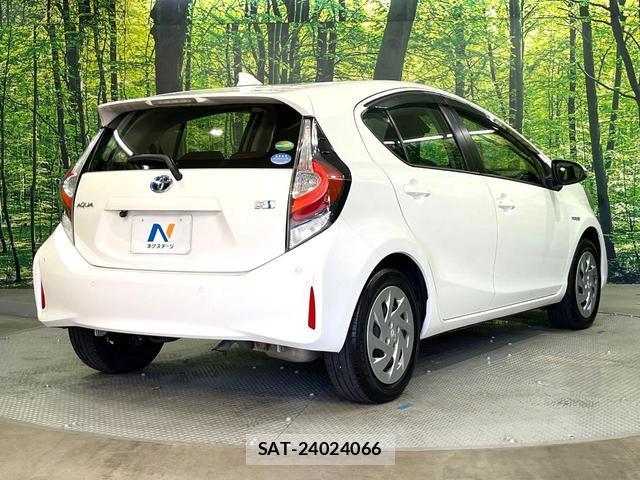 Toyota AQUA 2019-06 8363008-16