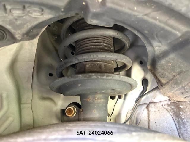 Toyota AQUA 2019-06 8363008-19